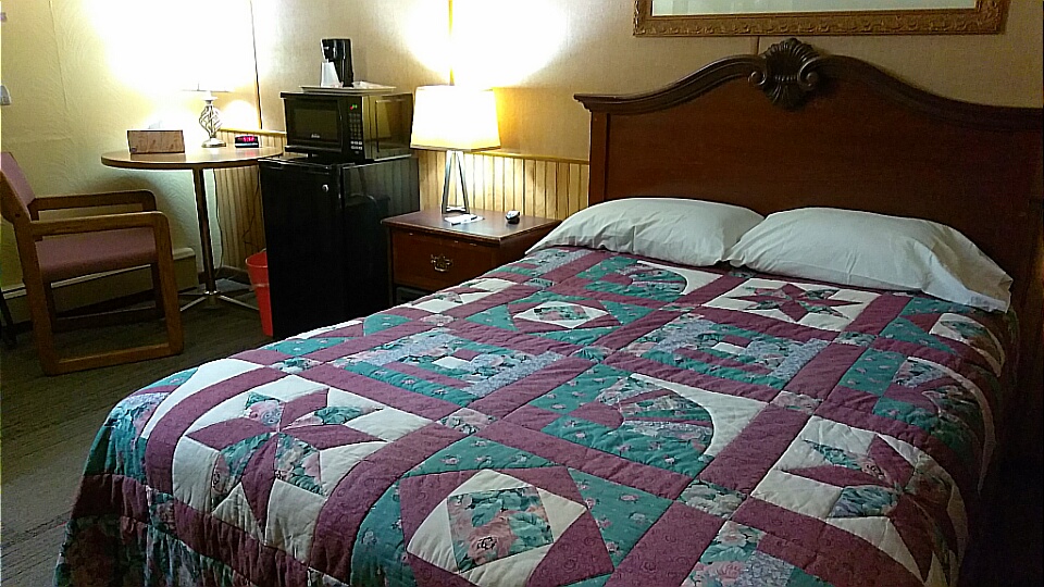 Single Full Non Smoking at Colonial Inn New Ulm in New Ulm